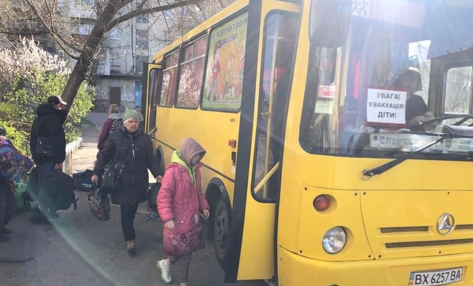 З Лисичанська під обстрілами окупантів евакуювали ще 115 мешканців