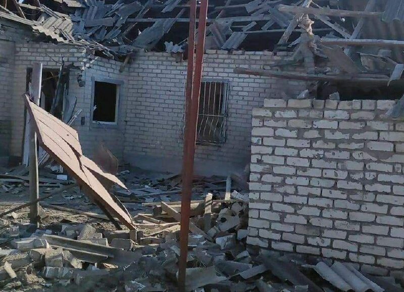 В Лисичанске оккупанты совершили обстрел жилого дома: под завалами нашли тело женщины (фото)