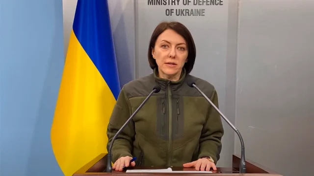 МОУ: Інформація про хімзброю в Маріуполі перевіряється, чи могли бути фосфорні боєприпаси