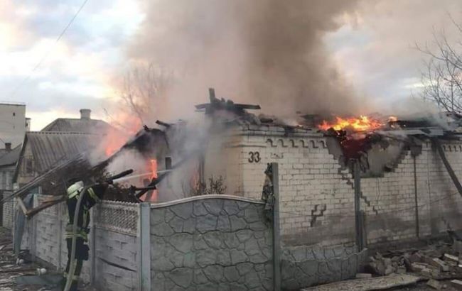Окупанти здійснили обстріл Рубіжного: пожежа виникла у двох житлових будинках