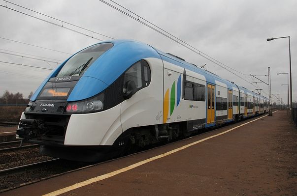 Польская жд упрощает правила бесплатного пользования поездами для эвакуирующихся украинцев
