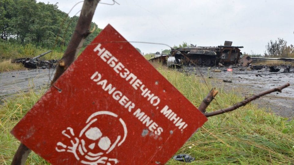 Зеленський закликав жителів деокупованих територій серйозно поставитися до мінної загрози