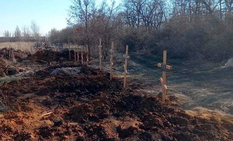На Луганщине умерших вынуждены хоронить прямо во дворах городов: морги переполнены, забирать тела некуда