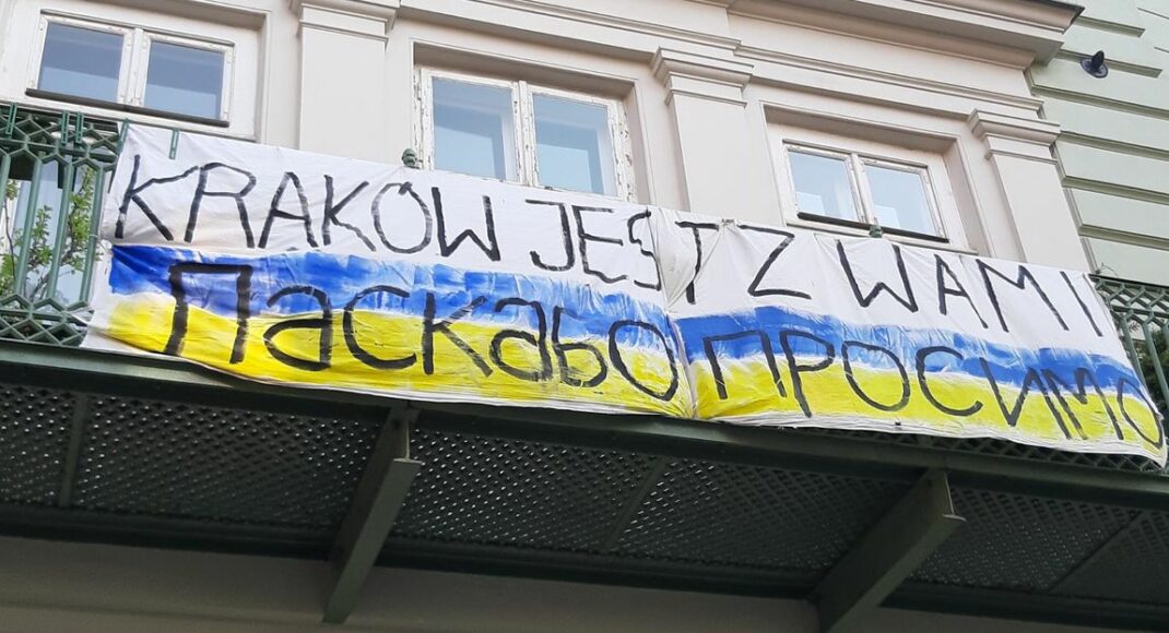 Допоможуть та відведуть за руку. Як Польща підтримує українських переселенців