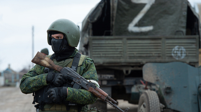 У Маріуполі терористи рф погрожують вбивати мирних людей, що виходять на вулицю без білих стрічок