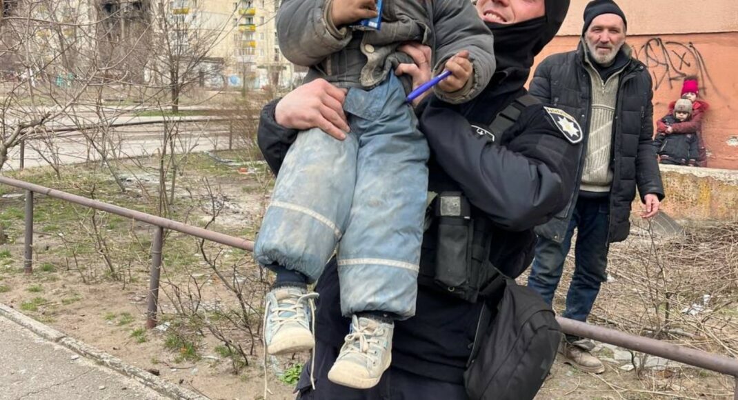 Поліцейські Луганщини доставили гумдопомогу жителям Сєвєродонецька та Лисичанська