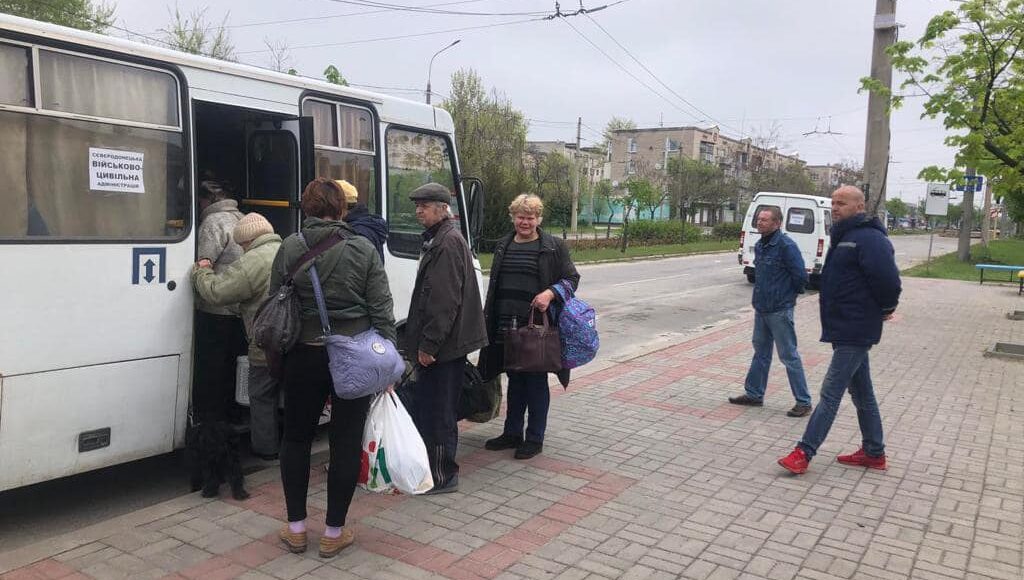 Евакуація на Луганщині: 12 осіб виїхали з Сєвєродонецька, Рубіжне - зірвалася