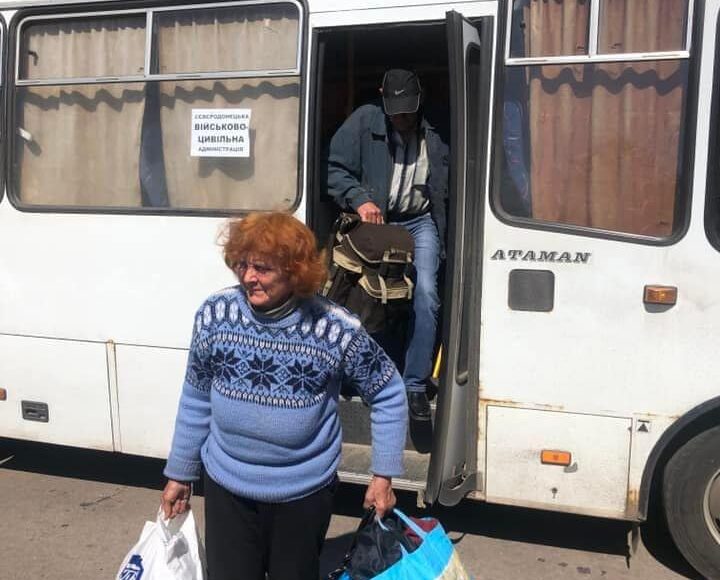 З Луганщини сьогодні вдалося евакуювати 49 людей, - Гайдай