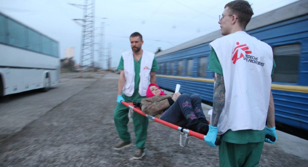 "Врачи без границ" эвакуируют жителей Луганщины медпоездами