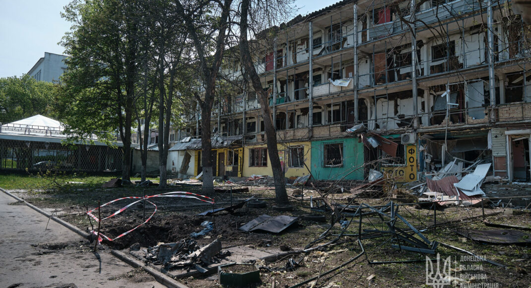 В ДонОВА показали последствия сегодняшнего авиаракетного удара оккупантов по Краматорску (фото)