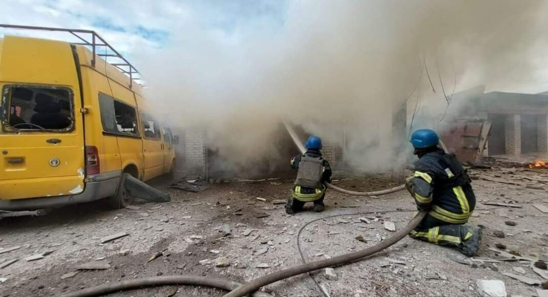 У Лисичанську три людини загинуло від обстрілів рф, постраждав центр гуманітарної допомоги в Сєвєродонецьку та волонтерський автомобіль
