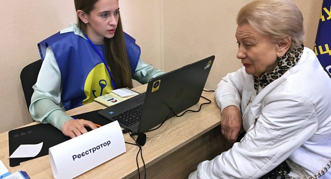 Переселенцям з Маріуполя в Києві надають психологічну та юридичну допомогу