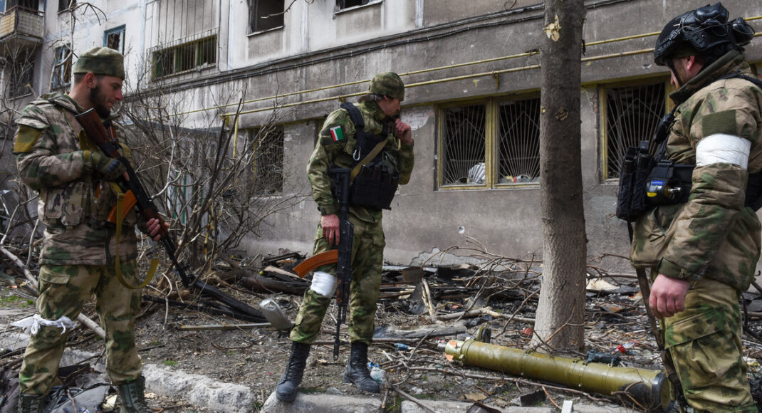 У Маріуполі окупанти розмістили склади БК у житлових кварталах: радник мера закликає евакуюватись із захопленого міста