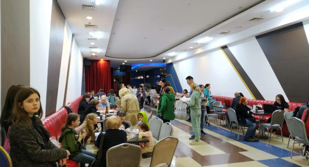 В Буковеле помогают переселенцам из Мариуполя