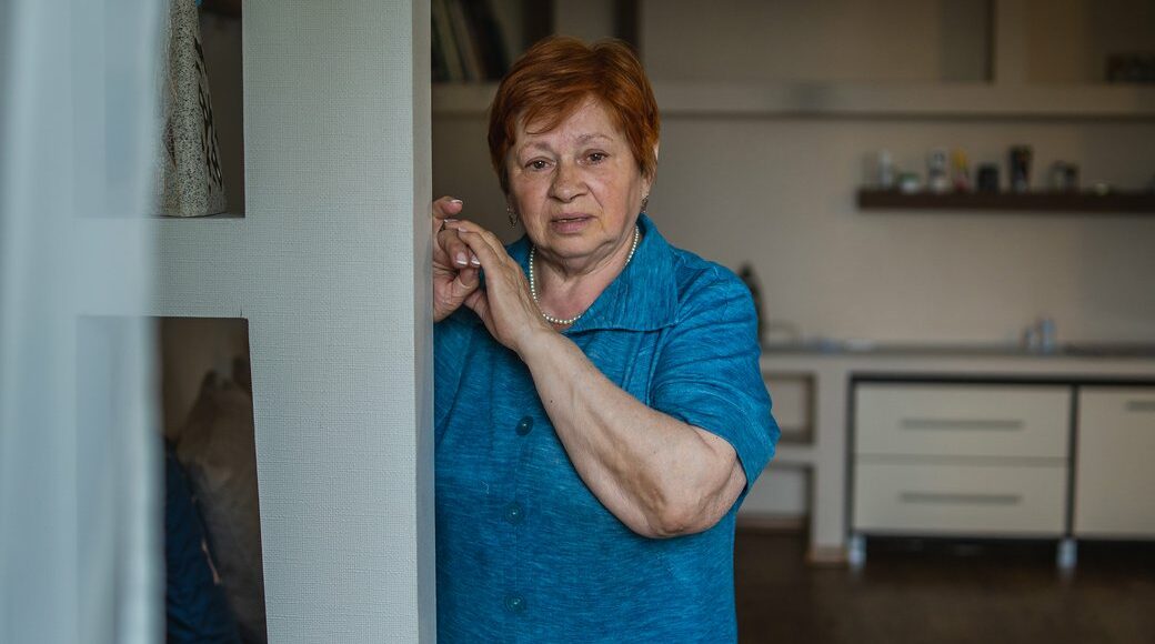 Я додому хочу: переселенка розповіла про евакуацію з Маріуполя в Дніпро, фільтрації та обстріли рф (відео)