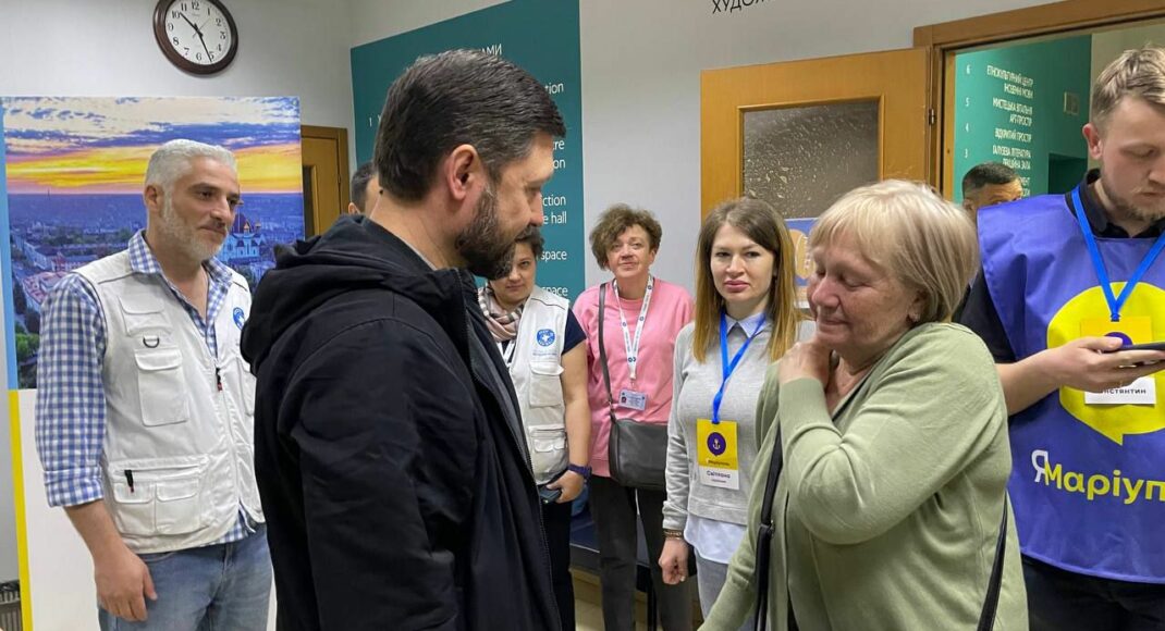 "Врачи мира" поддерживают Центры для переселенцев "Я - Маріуполь"