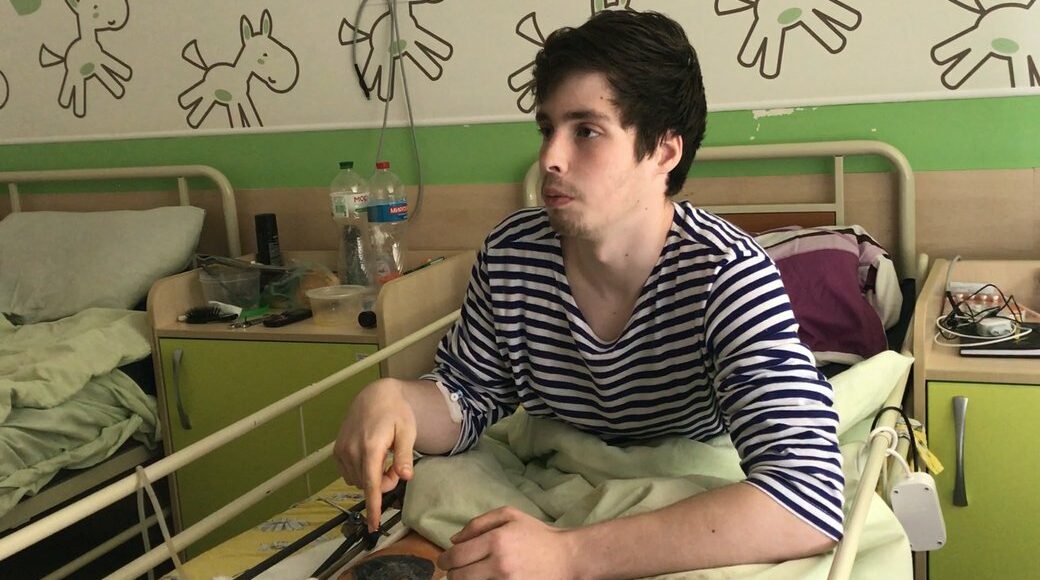 В Днепре лечат раненого 17-летнего волонтера из Северодонецка