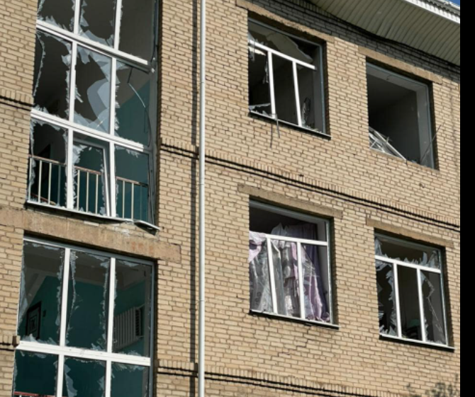 У Слов'янську райони потрапили під обстріл російських військ: пошкоджено багатоповерхову забудову та школу