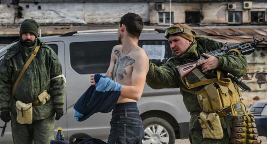 Заглядають навіть під білизну. Як проходить фільтрація, влаштована окупантами