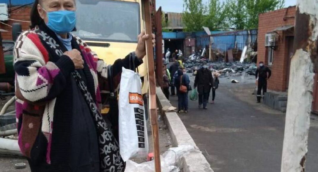 В Мариуполе при разборе завалов многоэтажного дома обнаружили около 200 тел (фото)