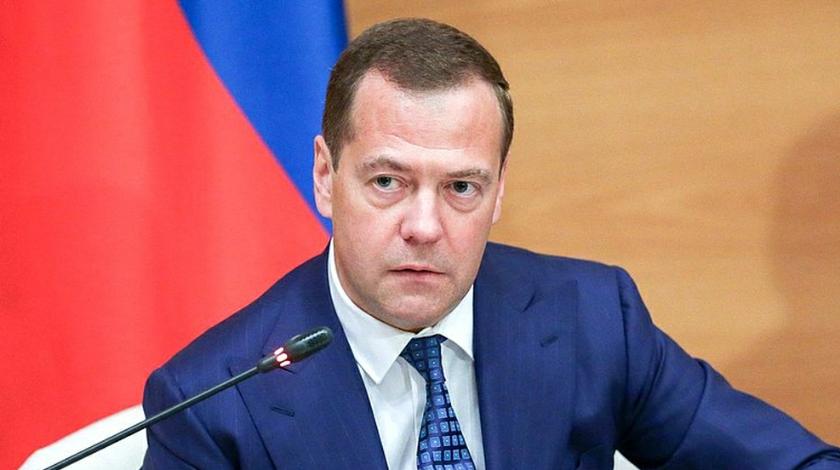 Медведев заявил, что россия потребует полной капитуляции "киевского режима"