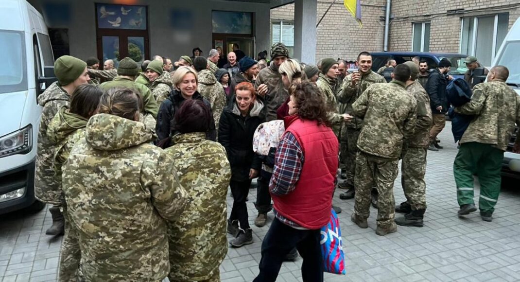 Психологи, юристи та медики: хто і як допомогає людям після полону