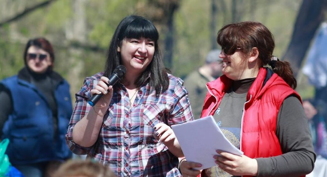 "Дієва громада" на два міста: як команда волонтерів допомагає Луганщині