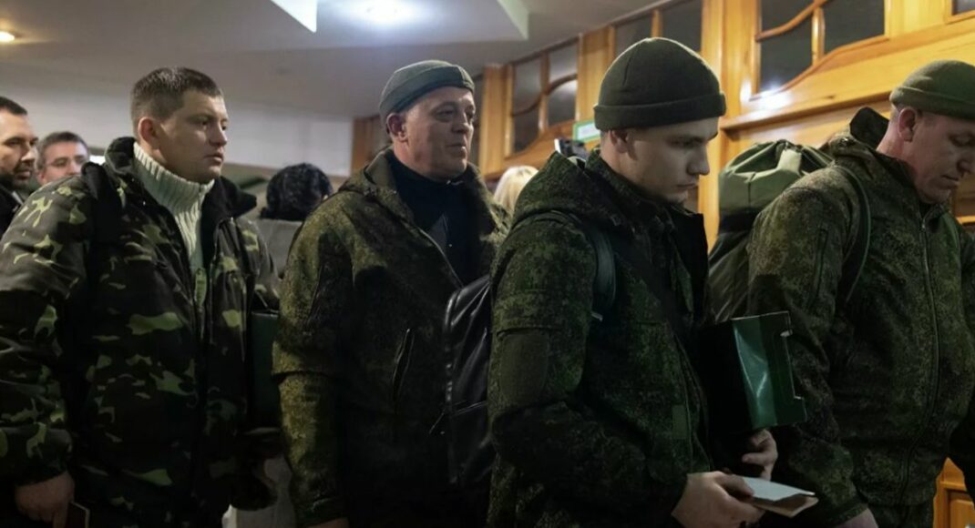 "Верните наших мужей!": как в "лнр" протестуют жены "мобилизованных"