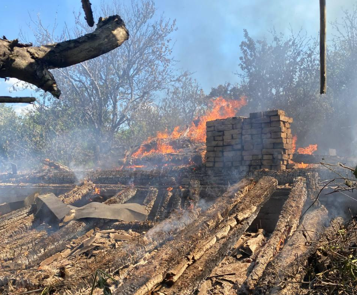За добу росіяни обстріляли 14 населених пунктів на Донеччині, авіаударами зруйновані будівлі, є жертви