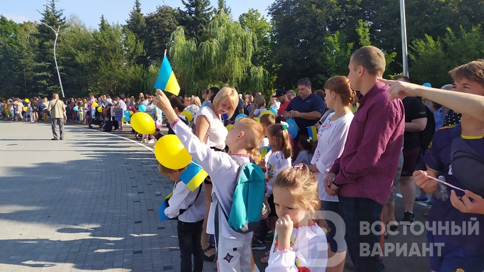 На Донетчине 6320 учеников успешно завершили обучение в 11-х классах в этом году