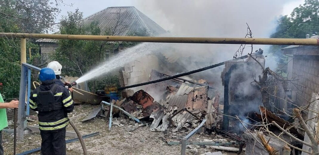 У Лисичанську сотні людей застрягли в підвалах, багато без їжі і води, - ДСНС