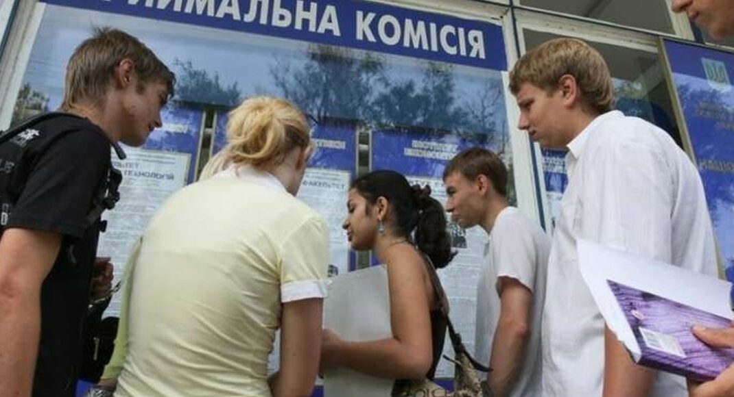 "Война украла выпускной": что делать абитуриентам-переселенцам в Украине и за рубежом