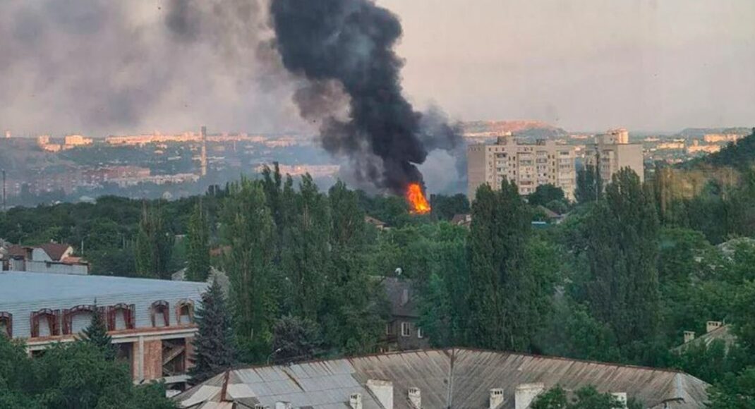 Склади боєприпасів, що горять: як окупанти втрачають зброю в ОРДЛО