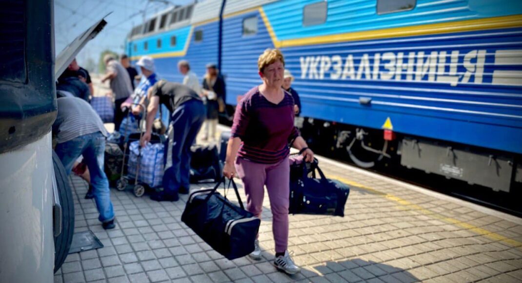 В более безопасные регионы Украины удалось эвакуировать более полумиллиона человек, - Минреинтеграции