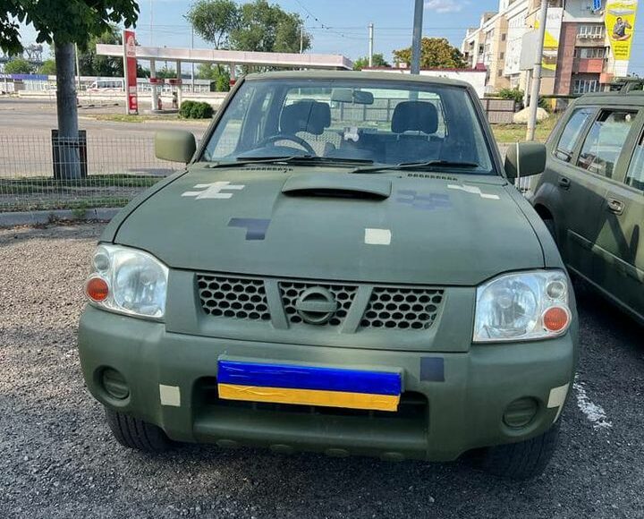 На Луганщине волонтеры передали внедорожники украинским защитникам, - Гайдай (фото)