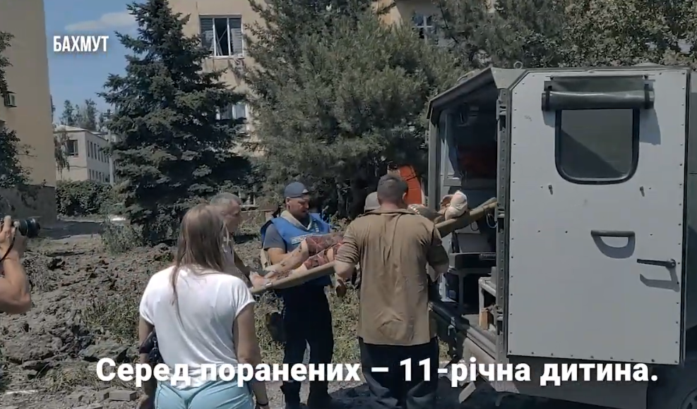 У ДонОДА розповіли про авіаудар рф по Бахмуту: серед поранених 11-річна дівчинка (відео)