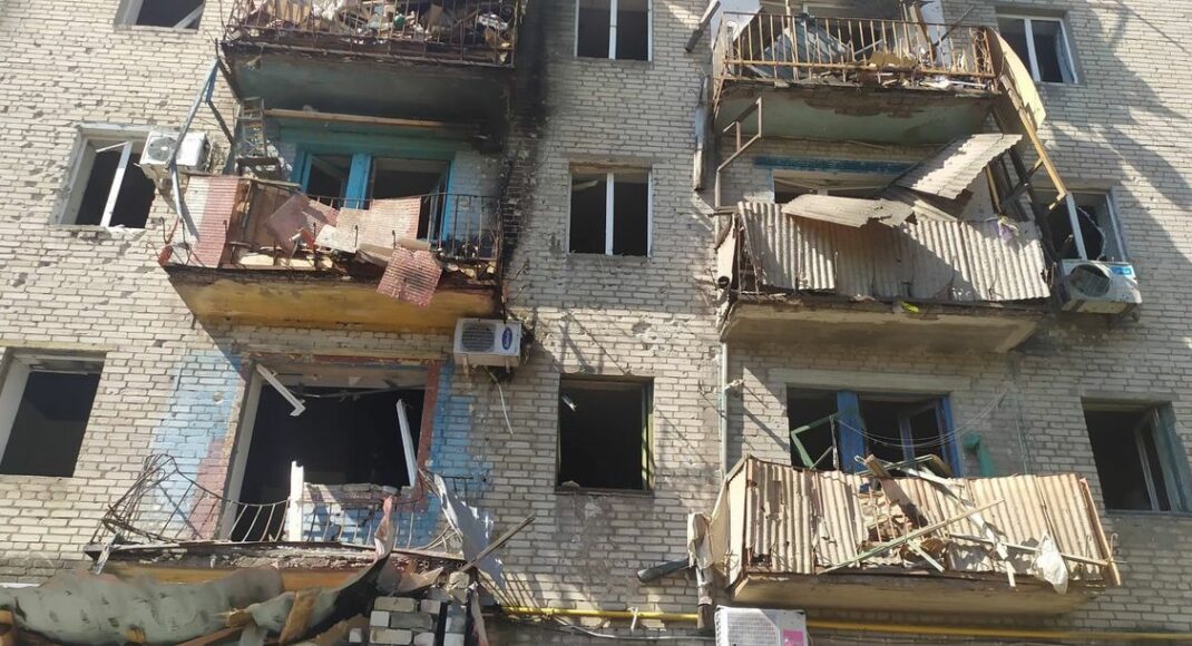 Зруйноване житло та поранені. Як окупанти обстрілюють Слов'янськ