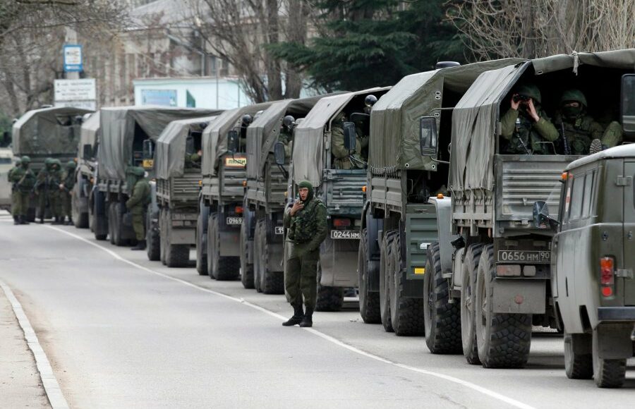 Мариупольские порты не работают, россияне перебрасывают резервы по автомобильным дорогам, — Андрющенко