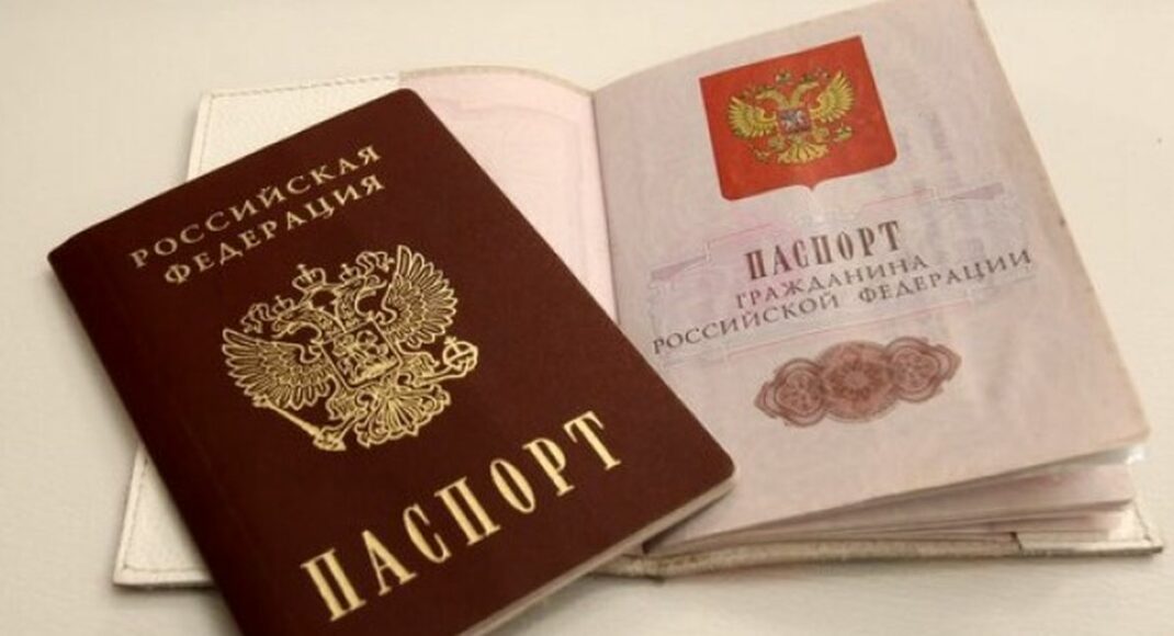 Окупанти в Маріуполі з 1 січня зобов'язали бюджетників отримувати російські паспорти, — Андрющенко
