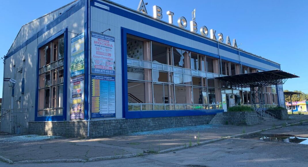 Російські загарбники здійснили обстріл автовокзалу Слов'янська (відео)