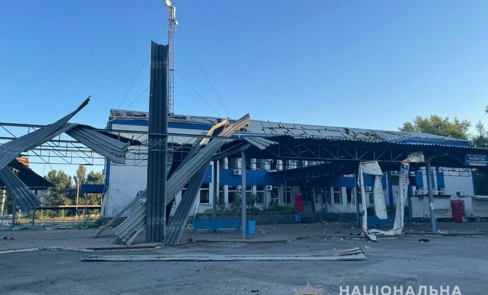 На Донеччині за добу російські загарбники обстріляли 17 населених пунктів, - поліція (фото)