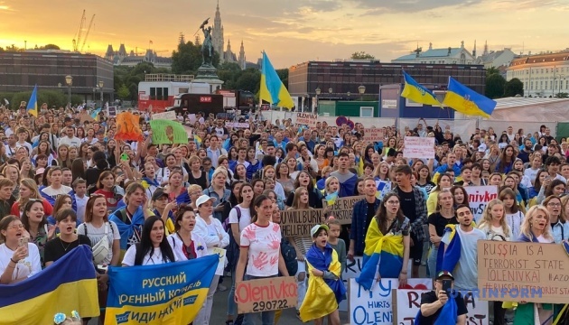 В Вене митинговали против российского теракта в Еленовке