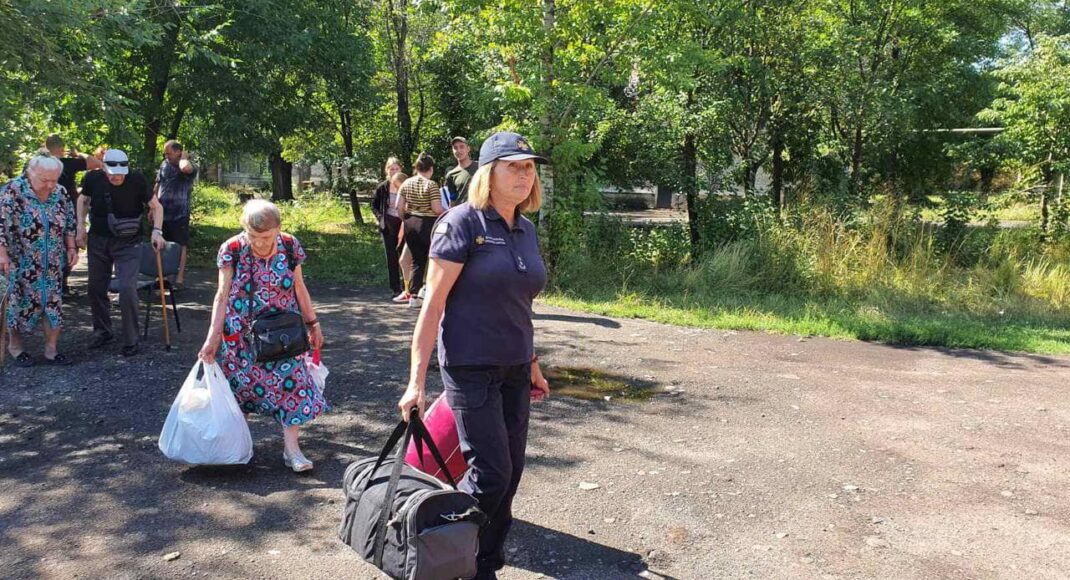 На Донеччині за добу евакуювалися майже 800 цивільних