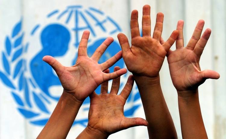 Школьникам с Луганщины передали рюкзаки с канцелярией от UNICEF