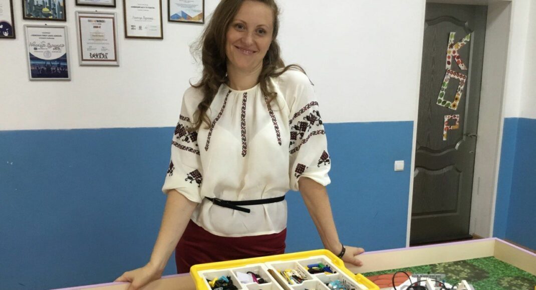 Предпринимательница из Донетчины обучает сотни детей робототехнике