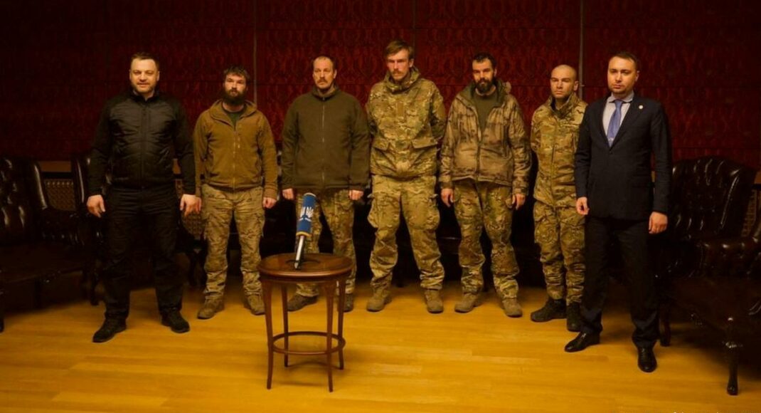Визволені з полону Азовці рвуться до бою, - Білецький