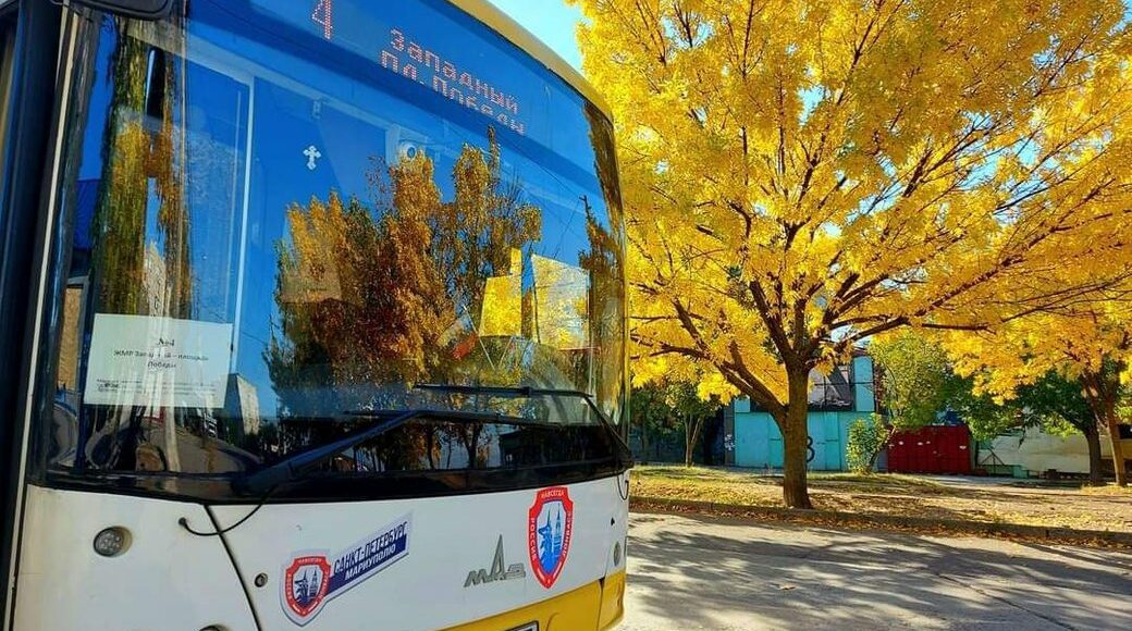У Маріуполі окупанти видають закуплений Україною транспорт за "подарунок" від рф, - міськрада