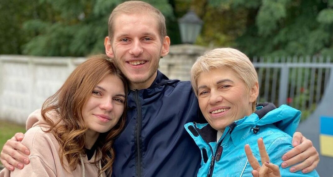 Дмитрий "Орест" Казацкий после плена объединился с семьей