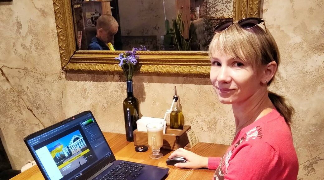 Северодончанка выпустила памятный альбом о родном городе
