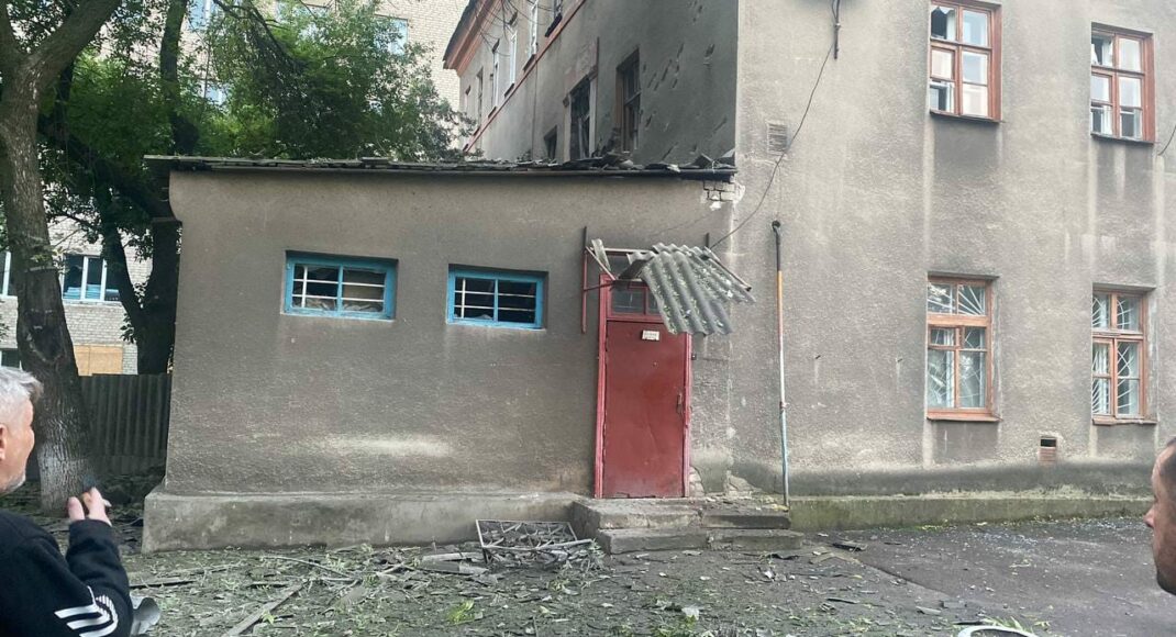 Російські військові обстріляли лікарню в Торецьку